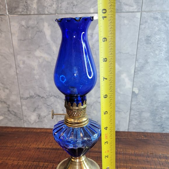 Vintage Cobalt Blue Glass 10" Kerosene/Oil Lamp, Made in Hong Kong - Picture 4 of 4